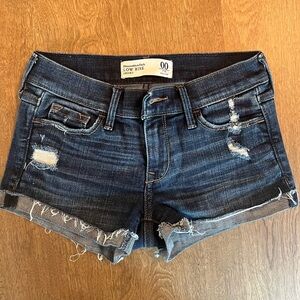 Womens Abercrombie & Fitch Denim Distressed Low Rise Cutoff Shorts. Size 24/00